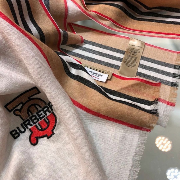 BURBERRY scarf - Picture 3 of 8